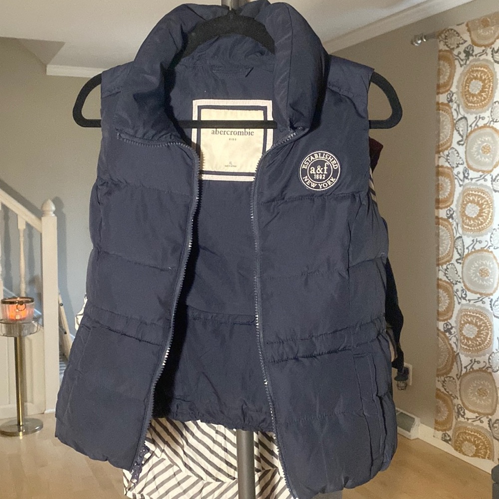 Abercrombie kids navy puffer vest